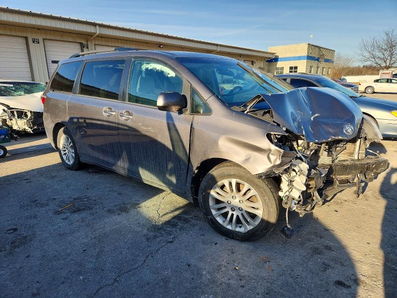 Photo 4 from auction – 2017 TOYOTA SIENNA with VIN 5TDYZ3DC7HS809860