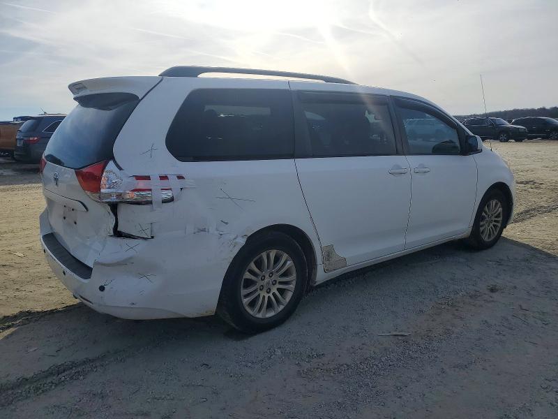 Photo 3 from auction – 2011 TOYOTA SIENNA XLE with VIN 5TDYK3DC8BS040328