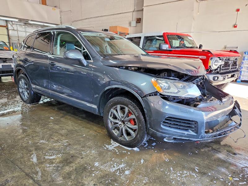 Снимка 4 от търг – 2011 VOLKSWAGEN TOUAREG с VIN WVGFF9BP1BD000927