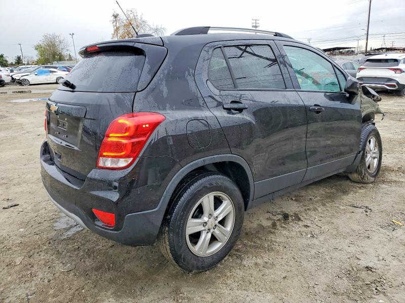 Photo 3 from auction – 2021 CHEVROLET TRAX 1LT with VIN KL7CJLSB3MB352295