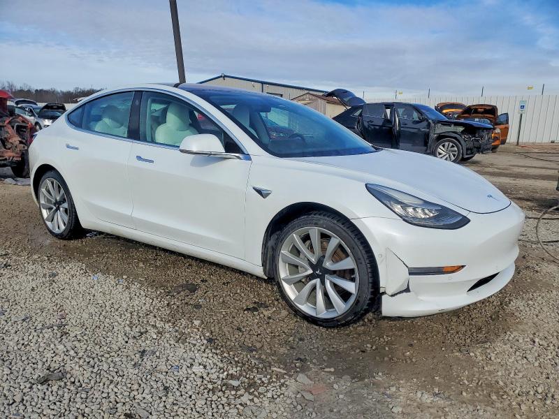 Photo 4 from auction – 2018 TESLA MODEL 3 with VIN 5YJ3E1EB4JF097950