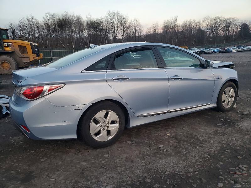 Photo 3 from auction – 2012 HYUNDAI SONATA HYB with VIN KMHEC4A41CA036666