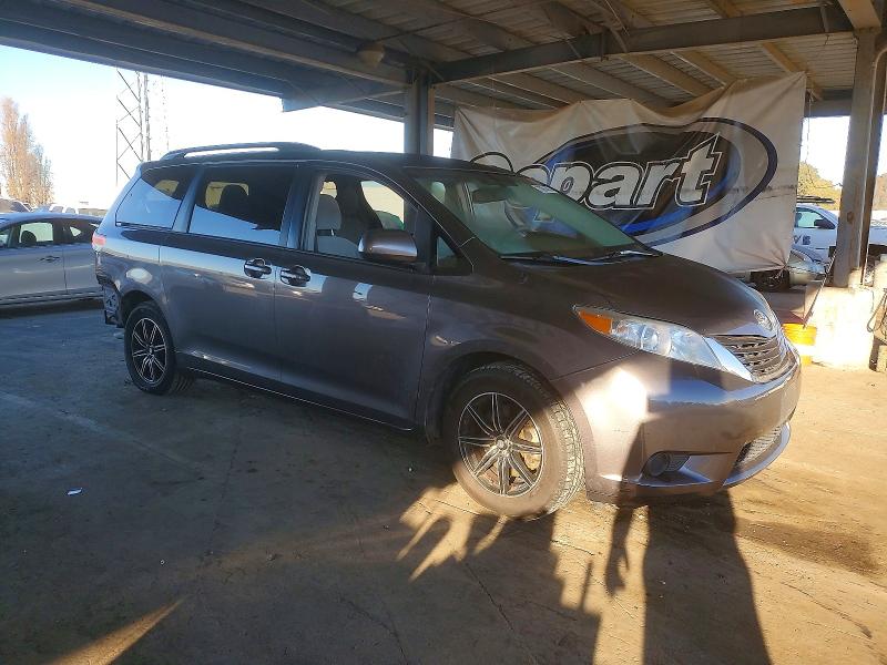 Photo 4 from auction – 2013 TOYOTA SIENNA with VIN 5TDKK3DC4DS334477