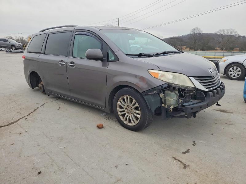 Photo 4 from auction – 2011 TOYOTA SIENNA XLE with VIN 5TDYK3DC9BS097640