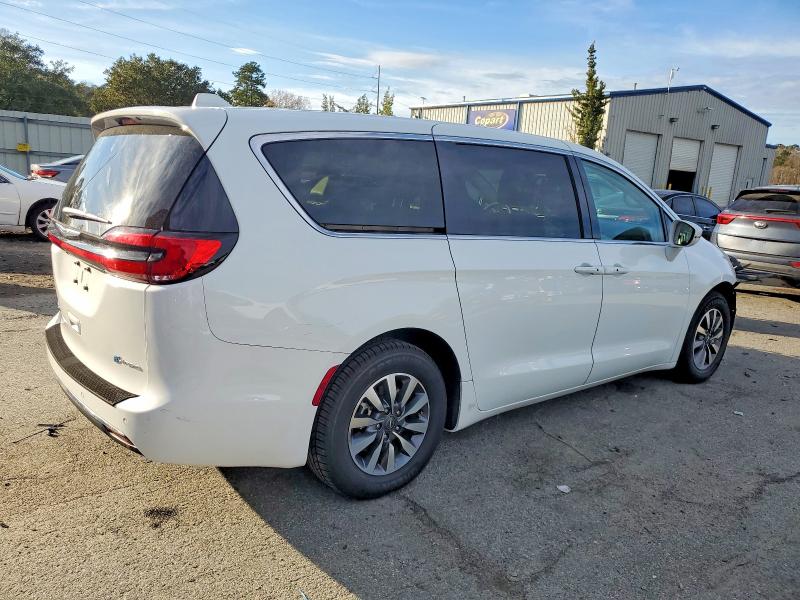 Photo 3 from auction – 2022 CHRYSLER PACIFICA H with VIN 2C4RC1L76NR147904
