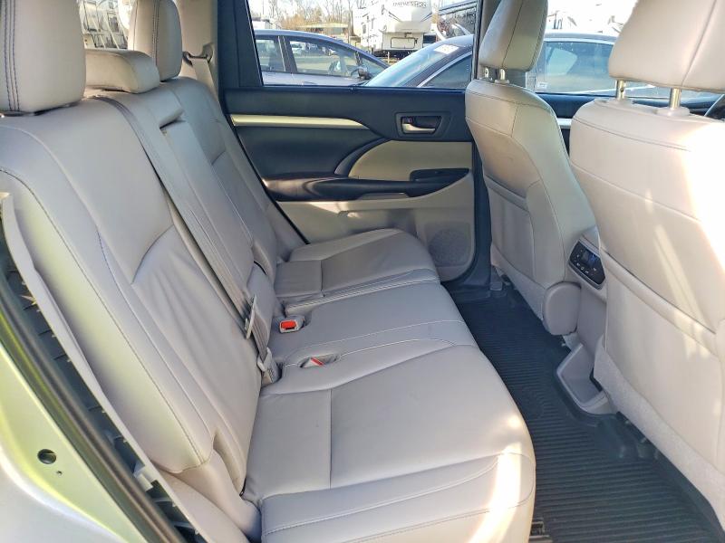 Photo 10 from auction – 2019 TOYOTA HIGHLANDER with VIN 5TDJZRFH0KS922022