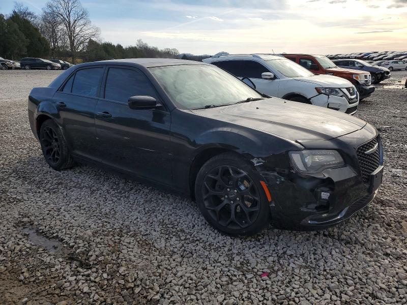 Photo 4 from auction – 2019 CHRYSLER 300 with VIN 2C3CCABG1KH516469