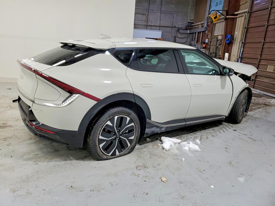 Photo 3 from auction – 2023 KIA EV6 LIGHT with VIN KNDC34LA4P5128545