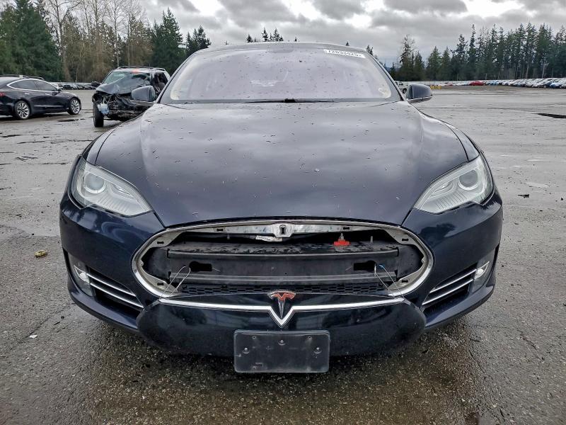 Photo 5 from auction – 2013 TESLA MODEL S with VIN 5YJSA1CN2DFP03285