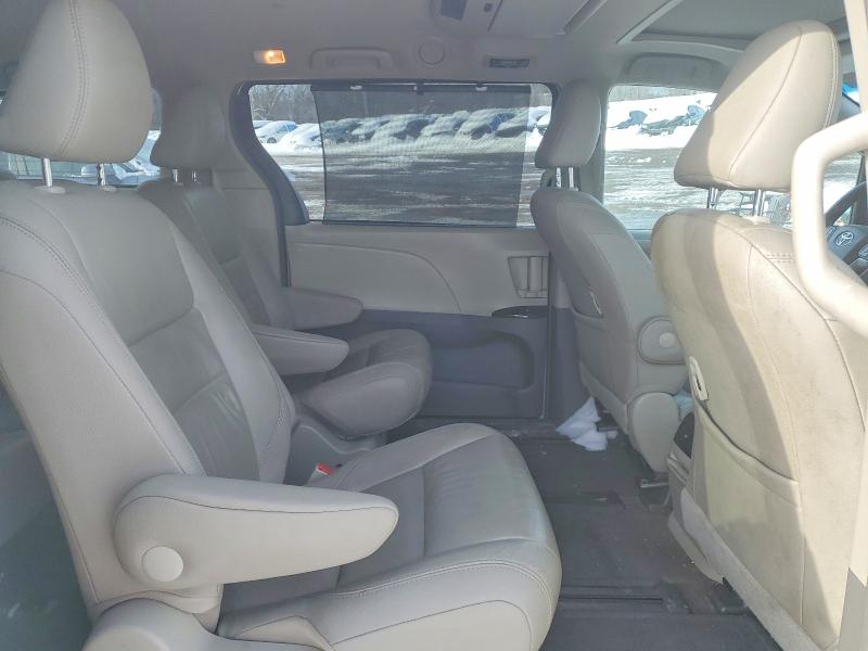 Photo 11 from auction – 2016 TOYOTA SIENNA XLE with VIN 5TDDK3DC9GS140119