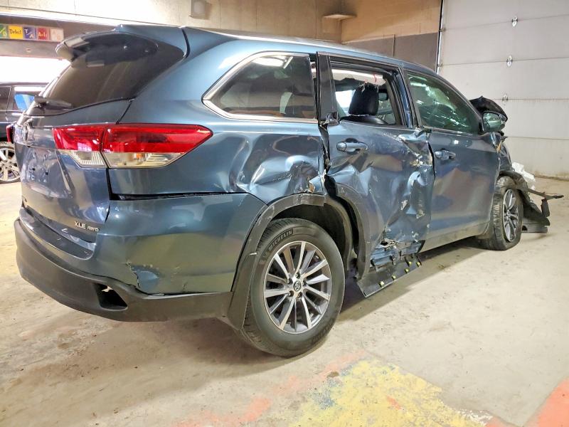 Photo 3 from auction – 2019 TOYOTA HIGHLANDER with VIN 5TDJZRFH2KS975045