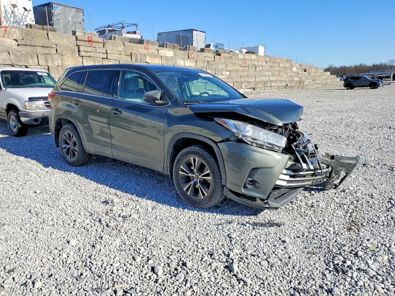 Photo 4 from auction – 2018 TOYOTA HIGHLANDER with VIN 5TDBZRFH3JS488861