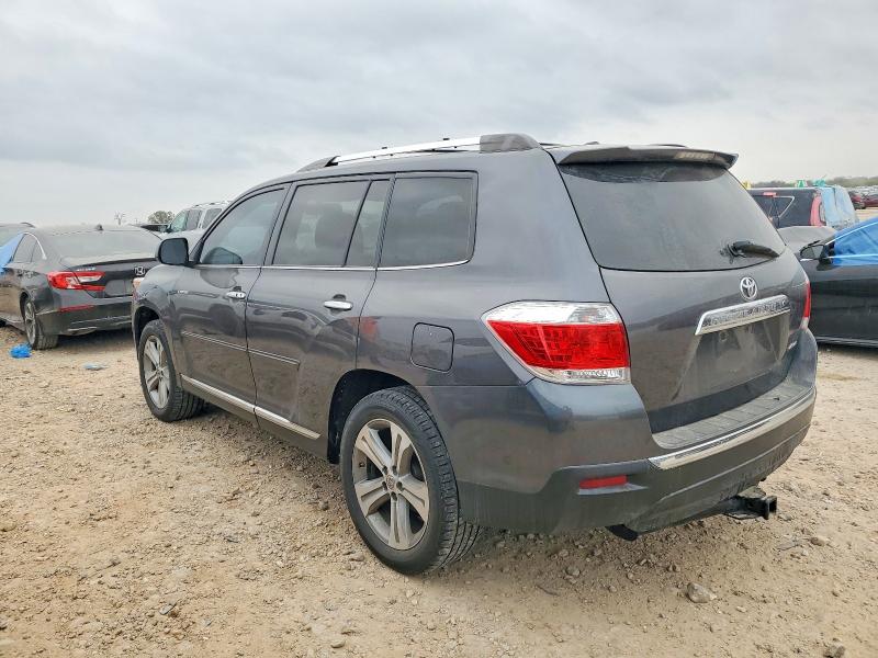 Фото 2 с аукциона – 2013 TOYOTA HIGHLANDER с VIN 5TDDK3EH1DS216129