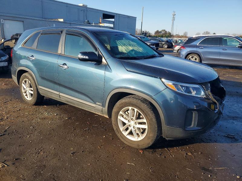 Photo 4 from auction – 2014 KIA SORENTO LX with VIN 5XYKTCA62EG430599
