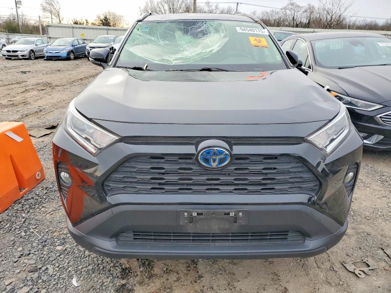 Photo 5 from auction – 2020 TOYOTA RAV4 XLE with VIN JTMRWRFV3LJ031724