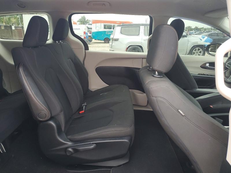 Photo 11 from auction – 2018 CHRYSLER PACIFICA L with VIN 2C4RC1AG0JR120940