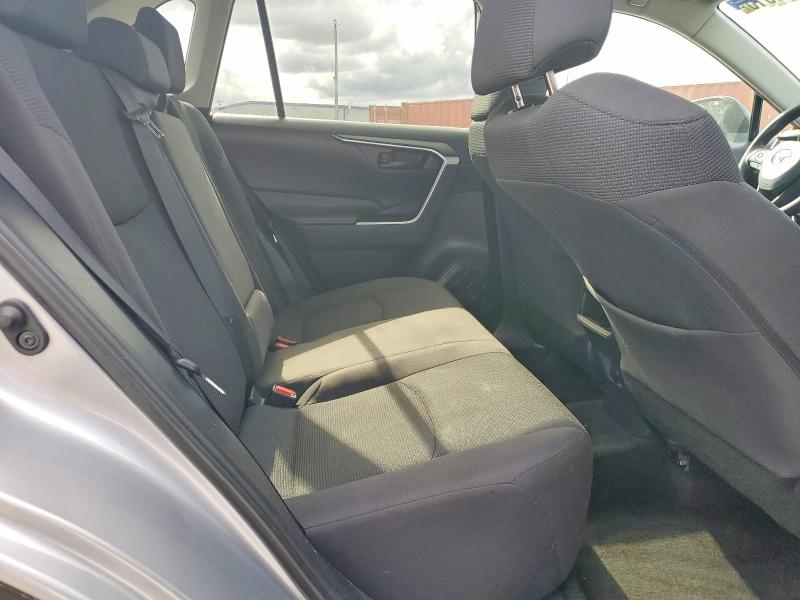 Photo 11 from auction – 2019 TOYOTA RAV4 with VIN 2T3H1RFV7KW032093