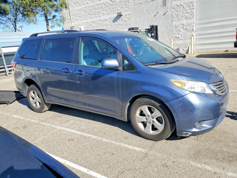 Photo 4 from auction – 2016 TOYOTA SIENNA LE with VIN 5TDKK3DC1GS718334