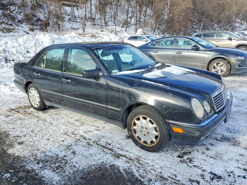 Photo 4 from auction – 1998 MERCEDES-BENZ E 320 4MAT with VIN WDBJF82F4WX008765
