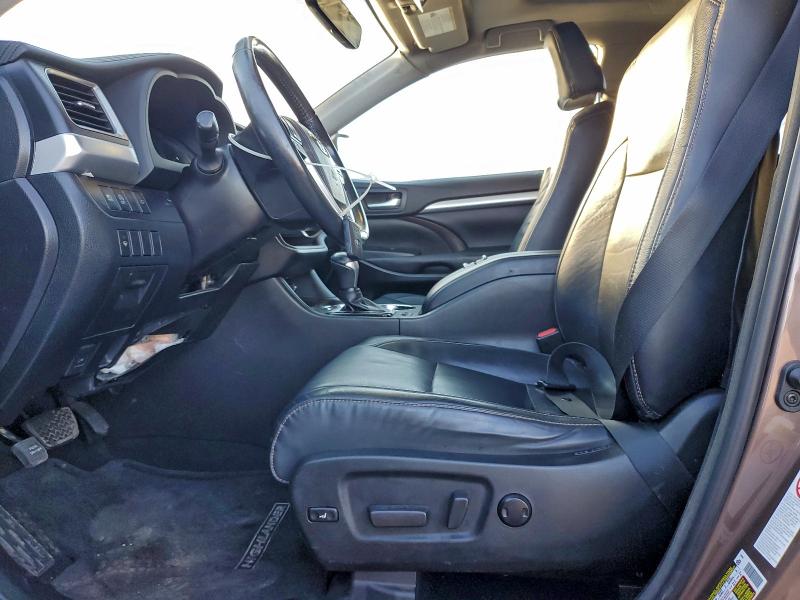Photo 7 from auction – 2018 TOYOTA HIGHLANDER with VIN 5TDJZRFH1JS827242