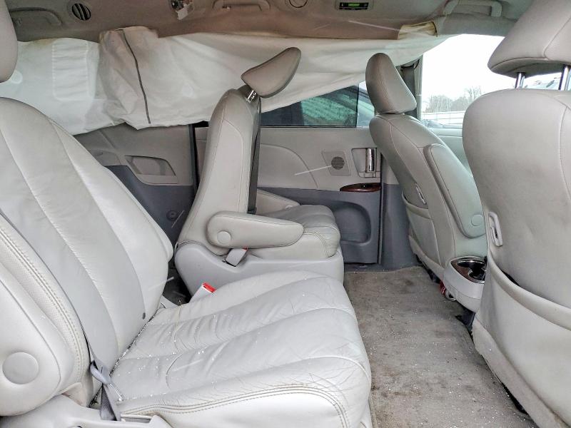 Photo 11 from auction – 2011 TOYOTA SIENNA XLE with VIN 5TDDK3DC6BS022859