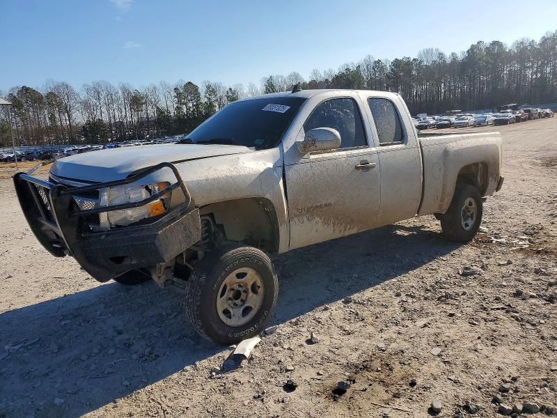 CHEVROLET SILVERADO 2010 with VIN 1GCSKREA3AZ122437 - Photo from auction