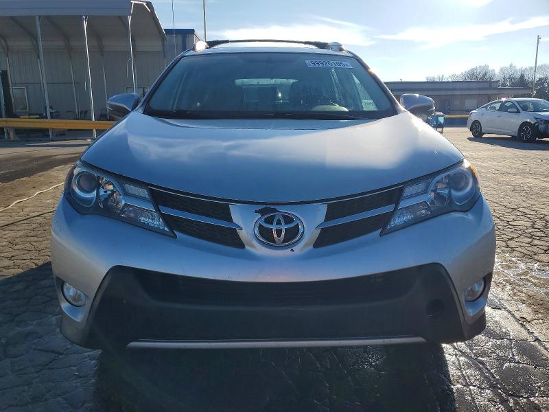 Photo 5 from auction – 2015 TOYOTA RAV4 XLE with VIN JTMWFREV6FD068547