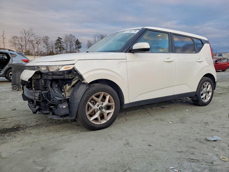 KIA SOUL LX 2021 with VIN KNDJ23AU2M7129890 - Photo from auction