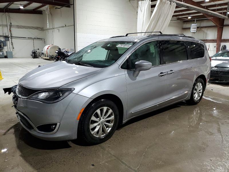 CHRYSLER PACIFICA T 2018 with VIN 2C4RC1BG9JR102306 - Photo from auction
