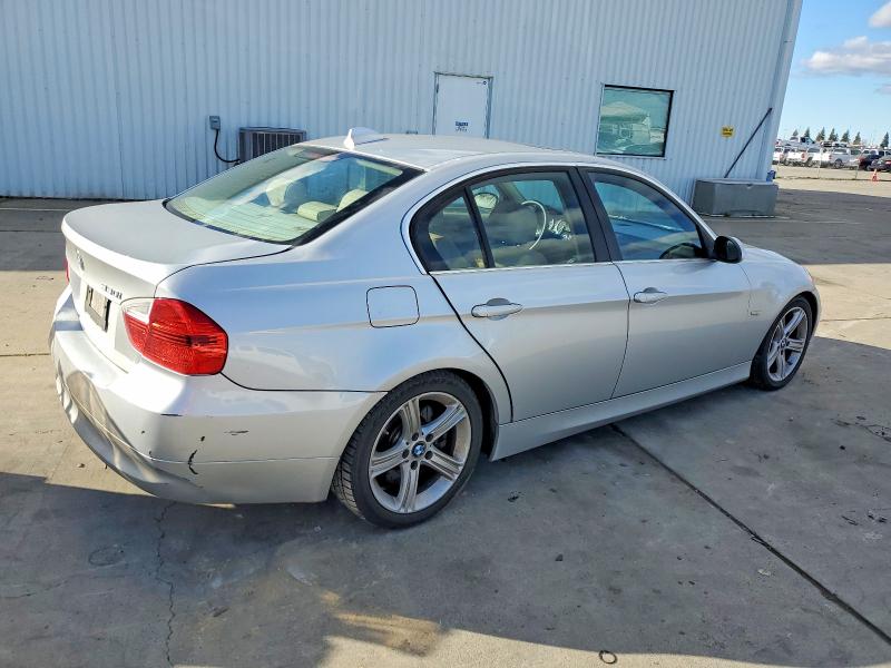 Photo 3 from auction – 2006 BMW 330 I with VIN WBAVB33526KR80138