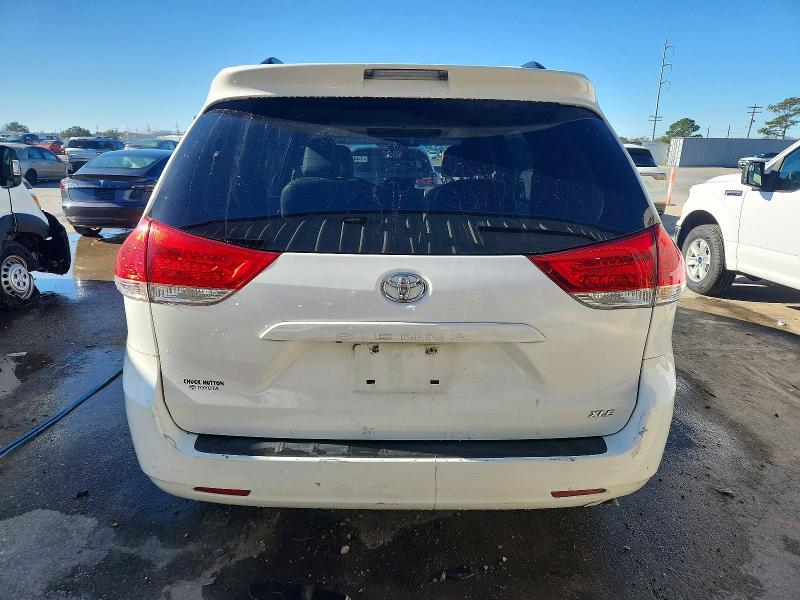 Photo 6 from auction – 2014 TOYOTA SIENNA with VIN 5TDYK3DC7ES419230
