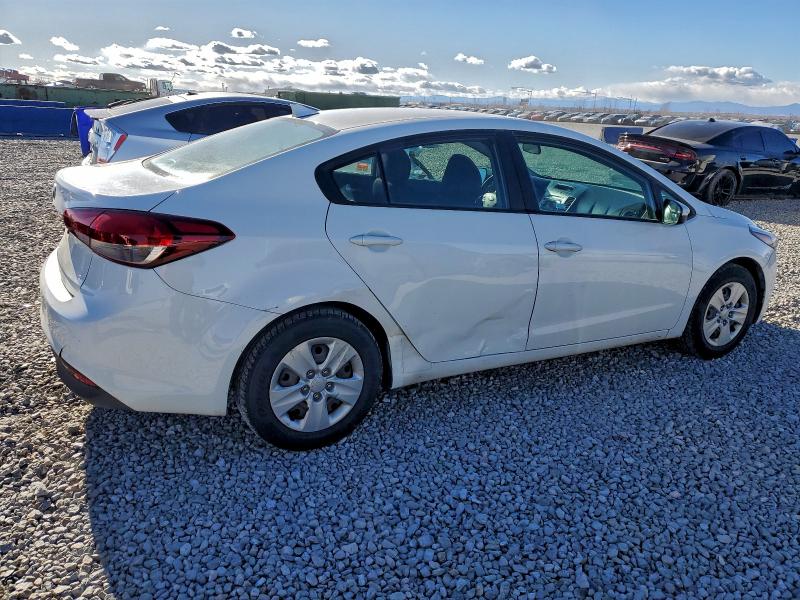 Photo 3 from auction – 2017 KIA FORTE LX with VIN 3KPFK4A75HE065520