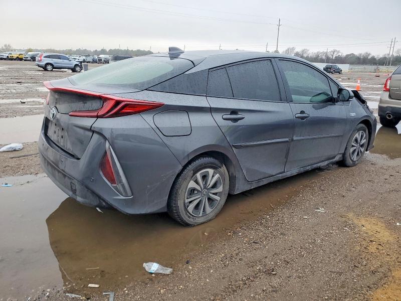 Photo 3 from auction – 2017 TOYOTA PRIUS PRIME with VIN JTDKARFP7H3009187