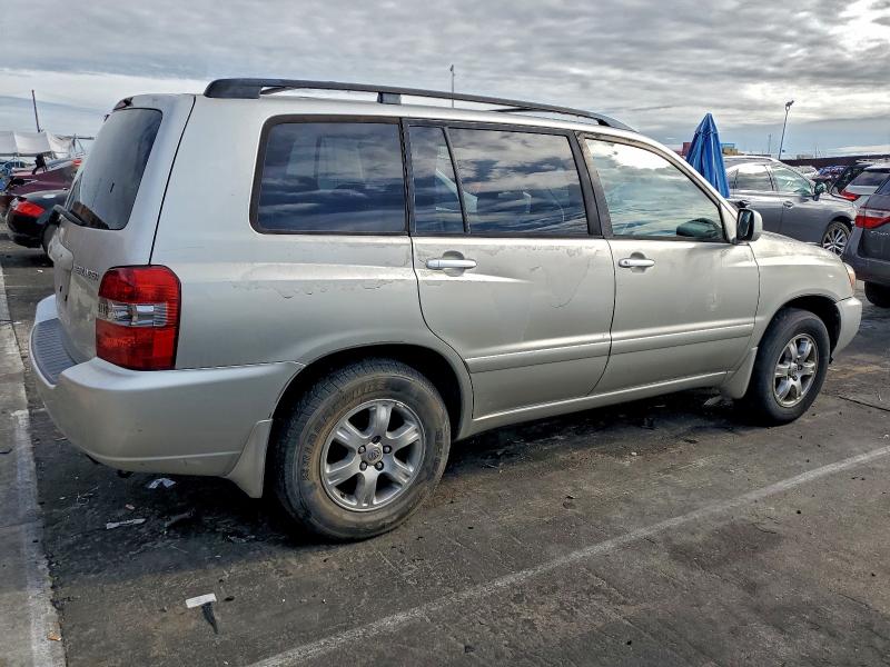 Photo 3 from auction – 2004 TOYOTA HIGHLANDER with VIN JTEDP21A340017571