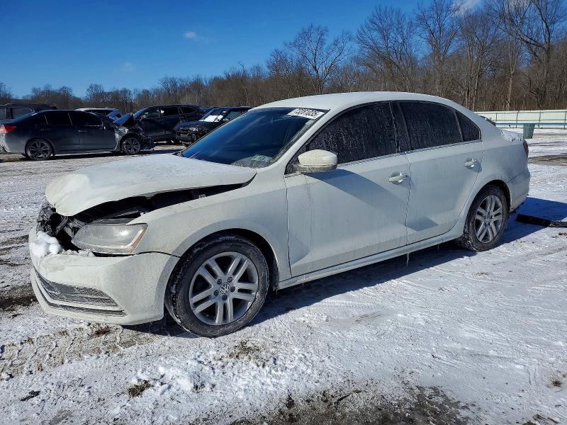 Zdjęcie 1 z aukcji – 2017 VOLKSWAGEN JETTA z VIN 3VW2B7AJ9HM240446
