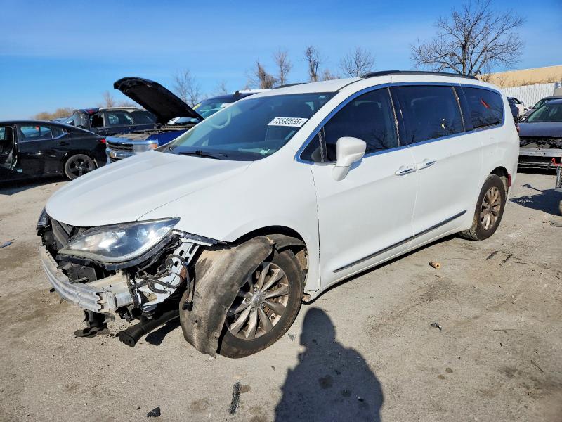 CHRYSLER PACIFICA T 2017 with VIN 2C4RC1BG9HR524599 - Photo from auction