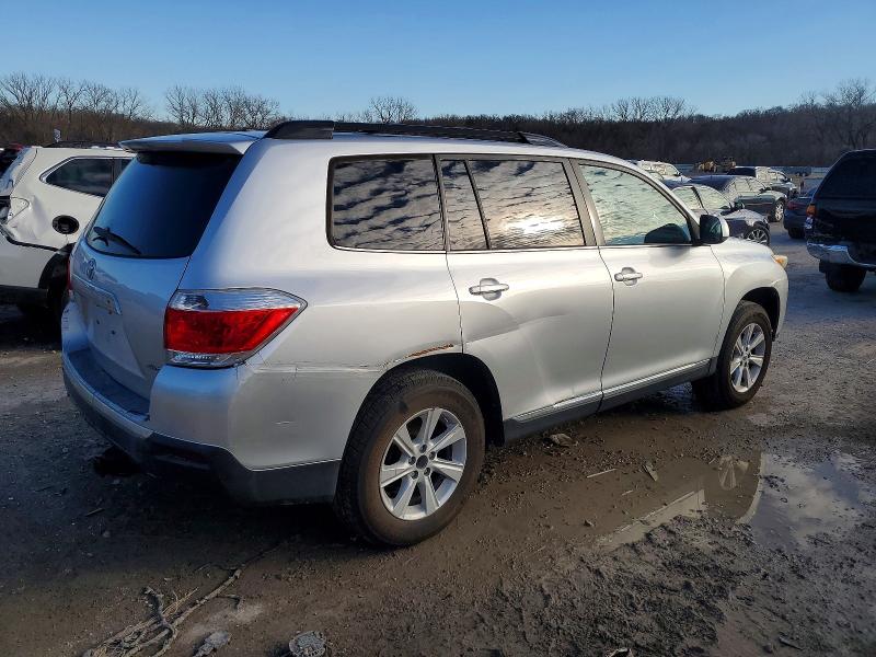 Photo 3 from auction – 2013 TOYOTA HIGHLANDER with VIN 5TDBK3EH7DS262507