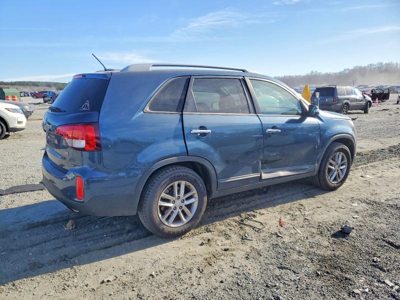 Photo 3 from auction – 2015 KIA SORENTO LX with VIN 5XYKT4A69FG610167