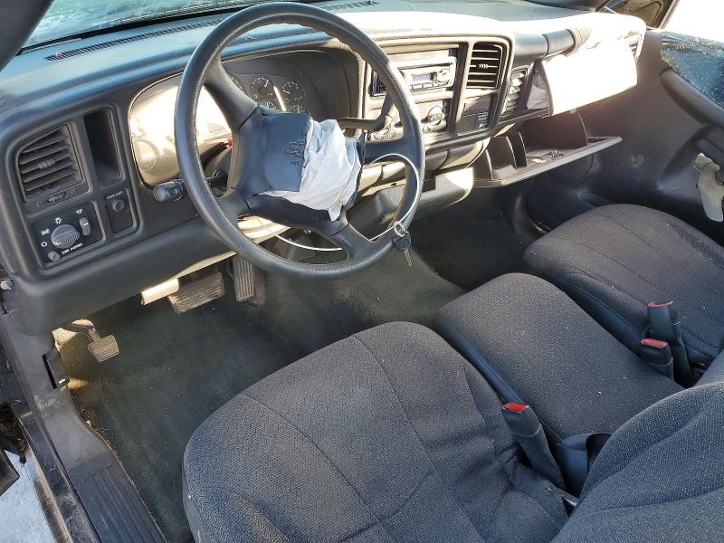 Photo 8 from auction – 2000 CHEVROLET SILVERADO with VIN 1GCEC14W3YZ170068