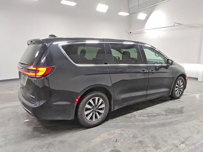 Photo 3 from auction – 2022 CHRYSLER PACIFICA H with VIN 2C4RC1L77NR147927