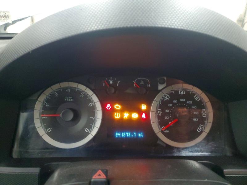 Photo 9 from auction – 2009 FORD ESCAPE LIM with VIN 1FMCU94G49KB28574
