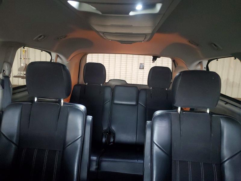 Photo 10 from auction – 2015 CHRYSLER TOWN & COU with VIN 2C4RC1JG2FR698562