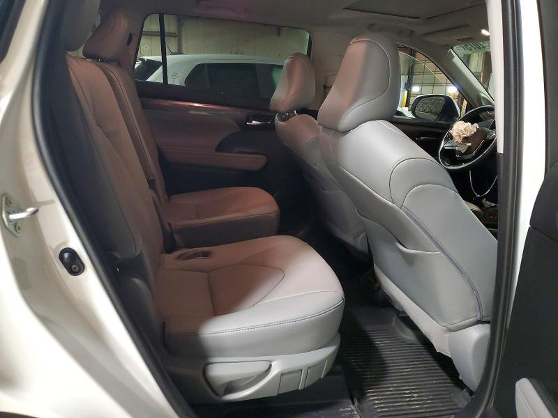 Photo 11 from auction – 2021 TOYOTA HIGHLANDER with VIN 5TDDZRBH4MS137878