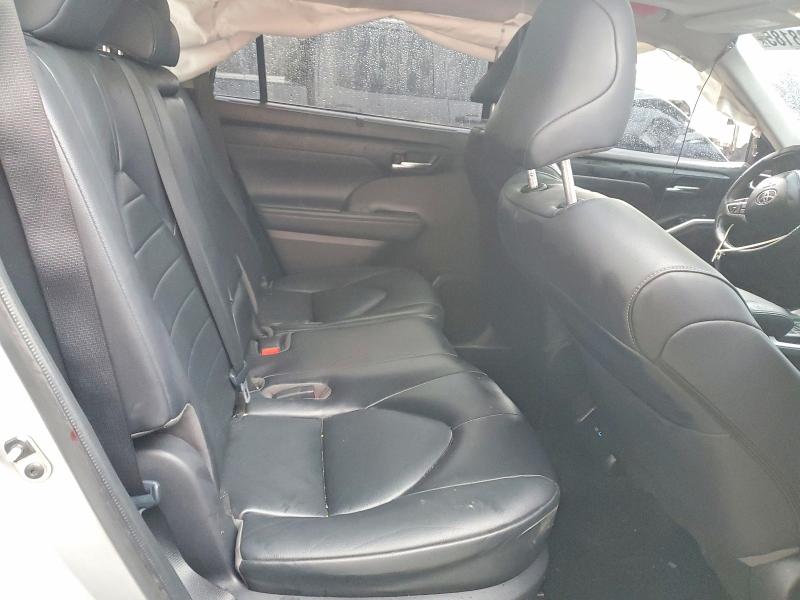 Photo 11 from auction – 2022 TOYOTA HIGHLANDER with VIN 5TDGZRAH0NS558433