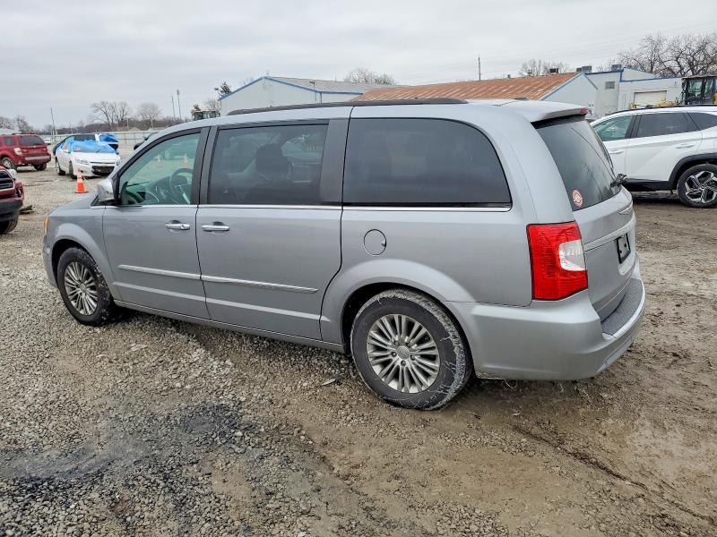 Photo 2 from auction – 2015 CHRYSLER TOWN & COU with VIN 2C4RC1CG8FR540028