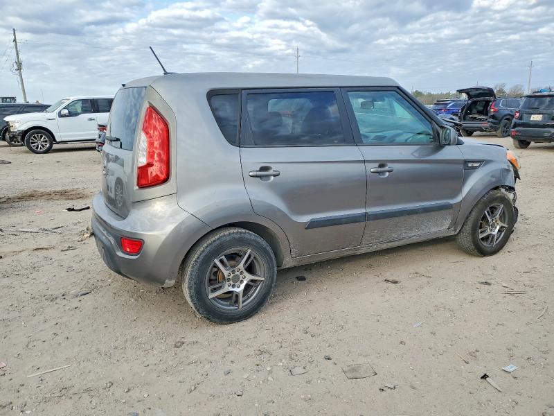 Photo 3 from auction – 2013 KIA SOUL with VIN KNDJT2A54D7620672