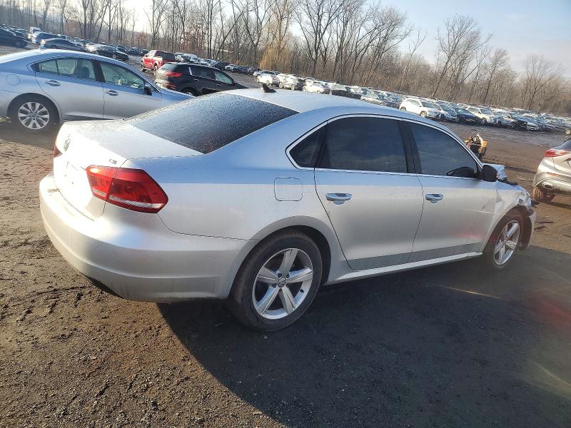 Photo 3 from auction – 2015 VOLKSWAGEN PASSAT with VIN 1VWAT7A35FC092112