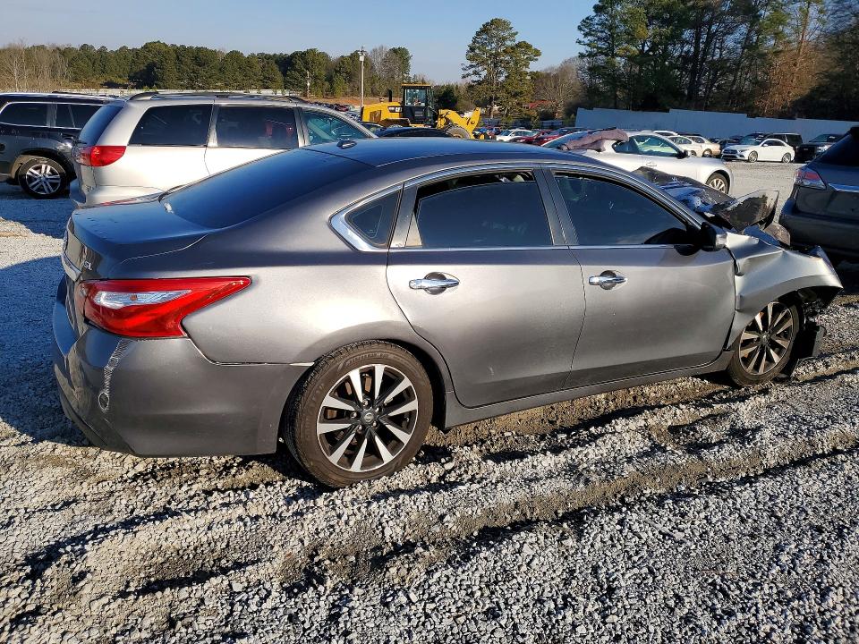 Photo 3 from auction – 2018 NISSAN ALTIMA with VIN 1N4AL3AP3JC103752