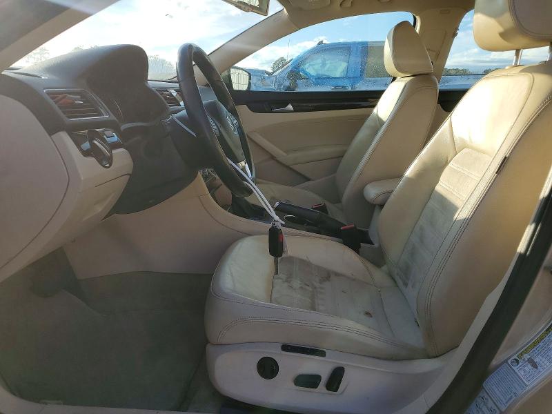 Photo 7 from auction – 2015 VOLKSWAGEN PASSAT with VIN 1VWCT7A32FC090505