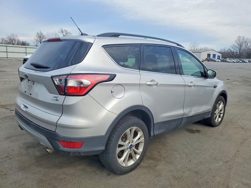 Photo 3 from auction – 2017 FORD ESCAPE SE with VIN 1FMCU9GD2HUE76586